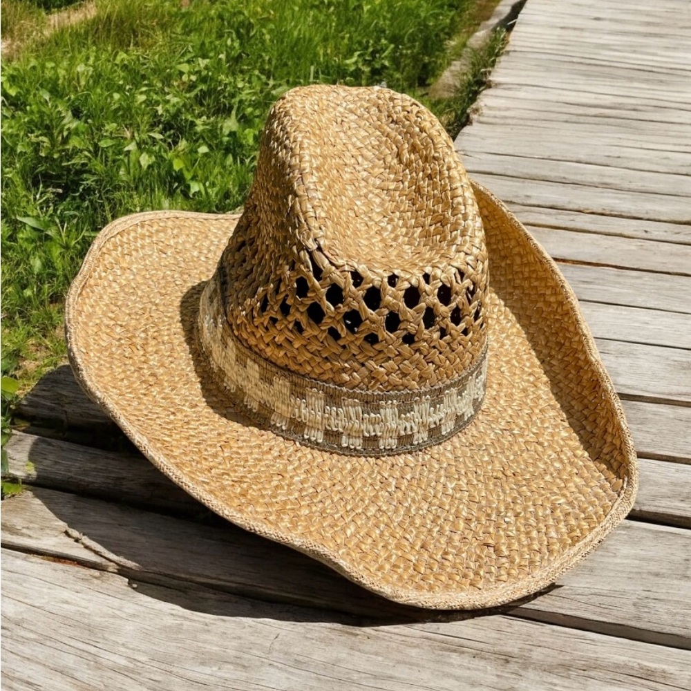 Stylish Straw Sun Hat with Patterned Band